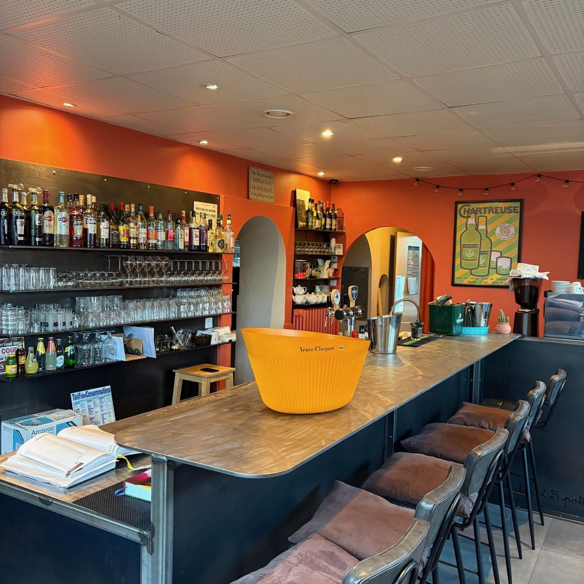 Intérieur du restaurant Ô Mouton à 5 Pattes
